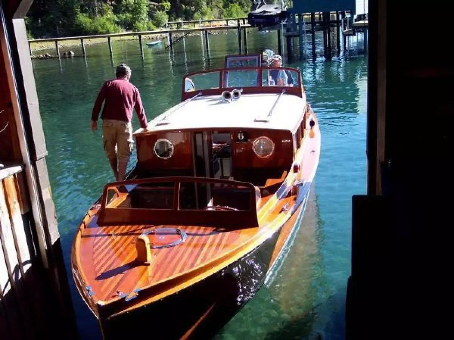 Chris-Craft Commuter Dat-So-La-Lee 38'