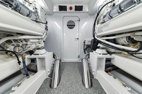 Jarrett Bay Convertible 90'